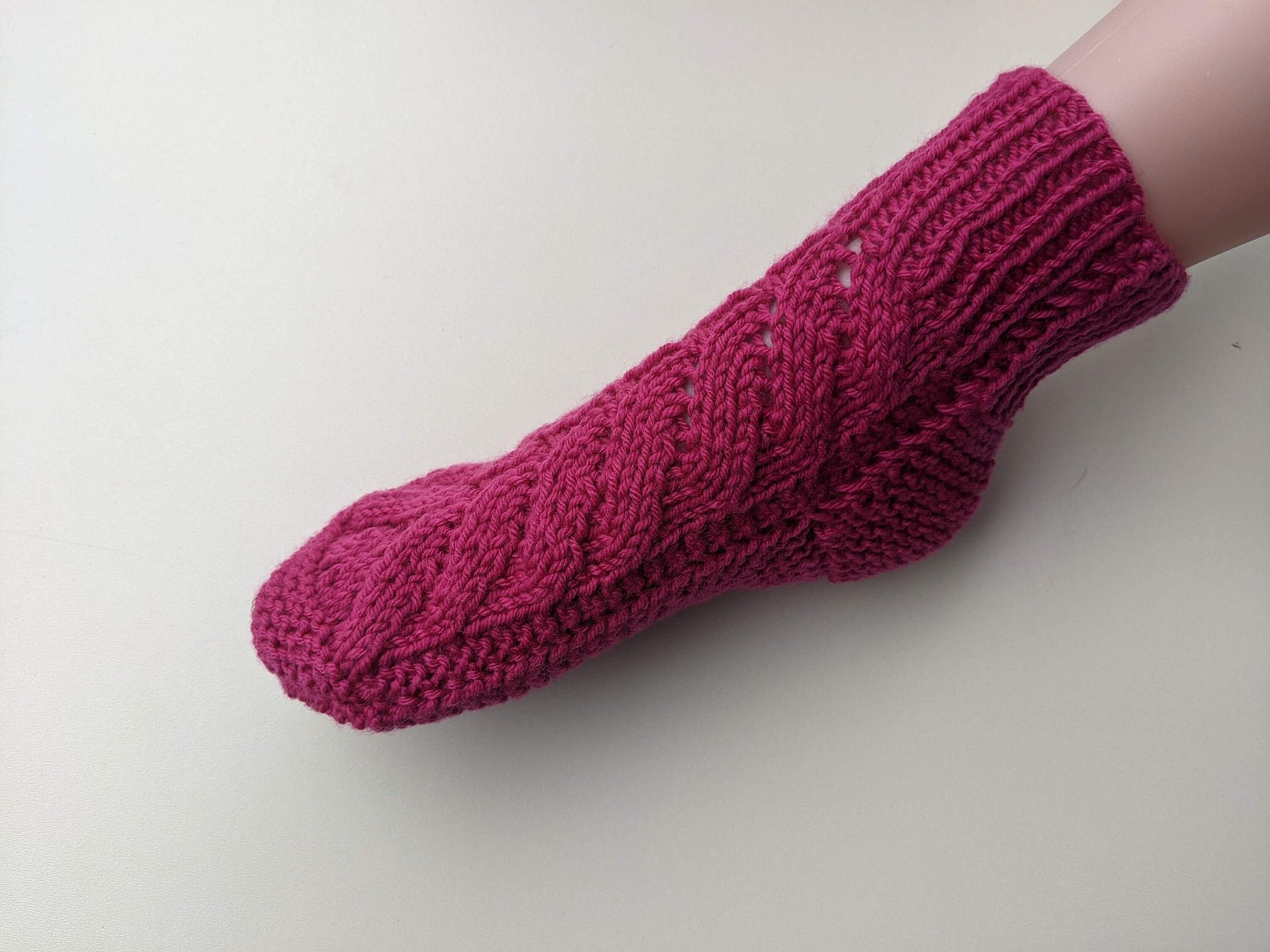 Two Needles Seamless Lace Knit Socks Pattern product image (8)