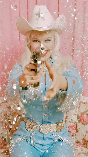 Welcome to GLITTER COWGIRL ✨🩷 

A retro-glam western fantasy from Glitter Shooting.

AI visuals, creative direction and origi...