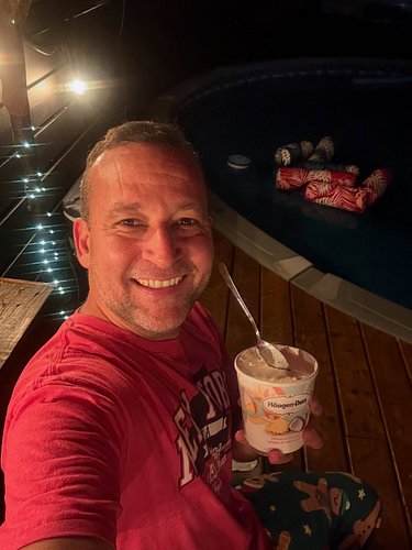 El presupuesto dijo “no hay viaje al Caribe”… así que el Caribe vino a visitarme. 🤣🏝️🍍🍦