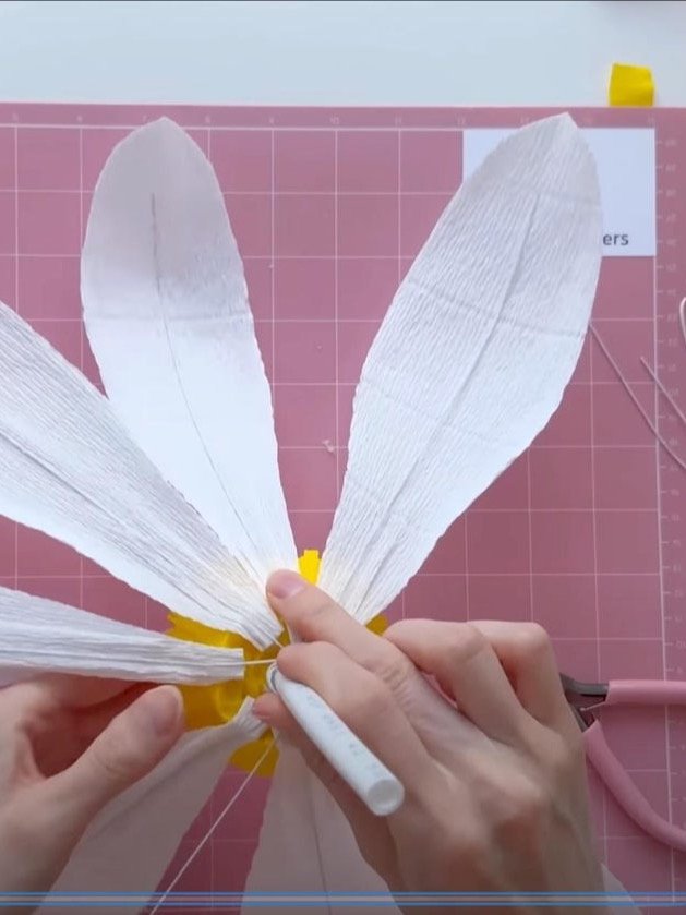 DIY Giant Paper Daisy: Templates + 10 Sizes Measurements Chart + Video Tutorial product image (4)