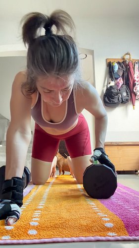 Having a great trainer makes working out easier 
#trainer #cutedog #workingout #livingwithdogs #dogslife