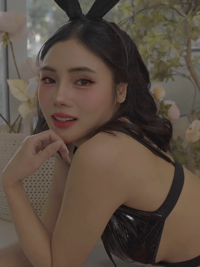 Fatally Attractive – Cherry’s Cut-out Shiny Leather Bodysuit product image (4)