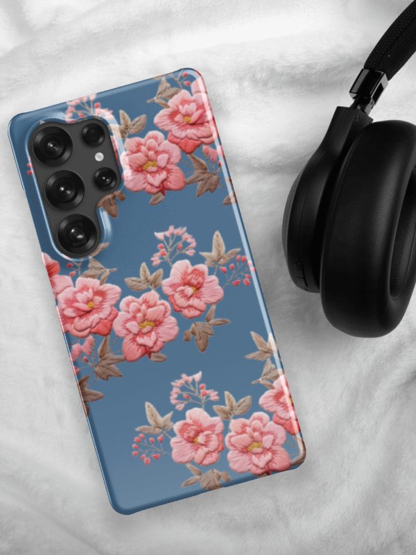 Blue Summer Garden Snap Case for Samsung® with Embroidery Effect - GESTICKTE ROSEN SCHUTZHÜLLE BLAU product image (2)