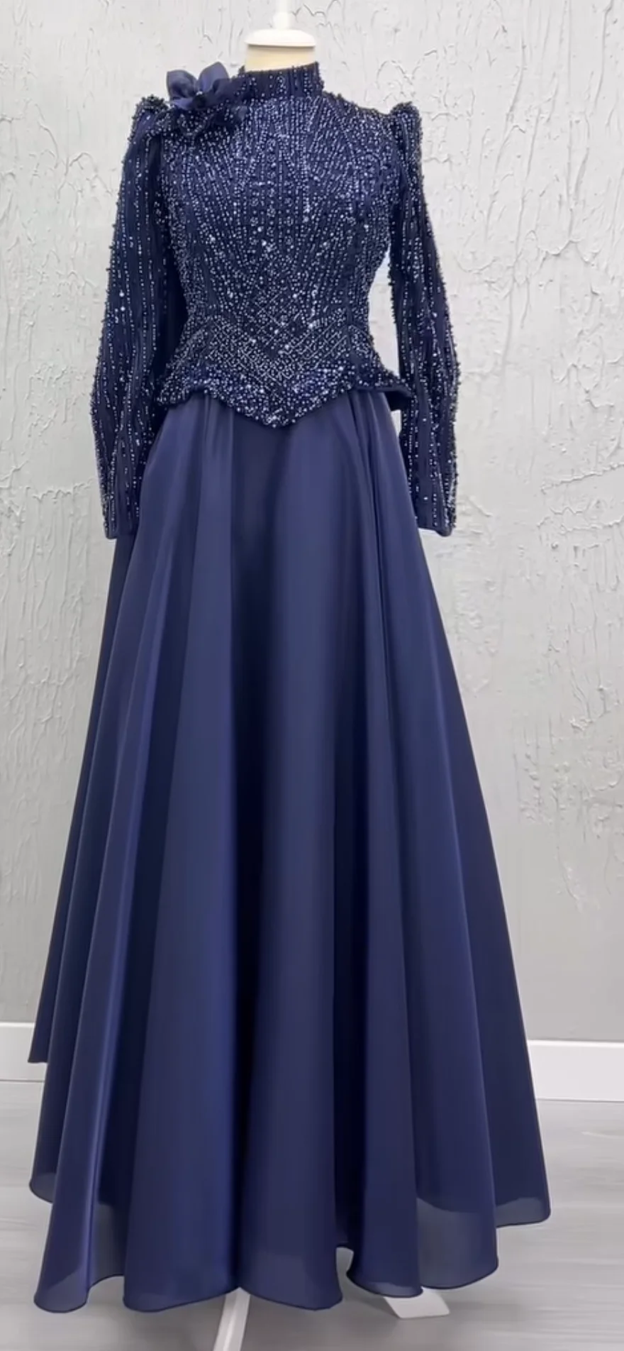 Luxury dress product image (4)