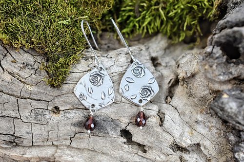 Do you appreciate the timeless elegance of flowers? These sterling silver earrings are a tribute to the classic beauty of ros...