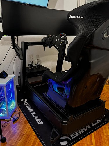 Proud to announce my new partnership with @simlab_official ! 💙

The P1X Pro, complete with monitor mount and seat, has arrive...