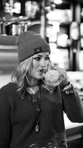 Stories at LIVE @ the BeeHive
•
#live #music #food #drink 
•
Photo: @high_rabbit_photography