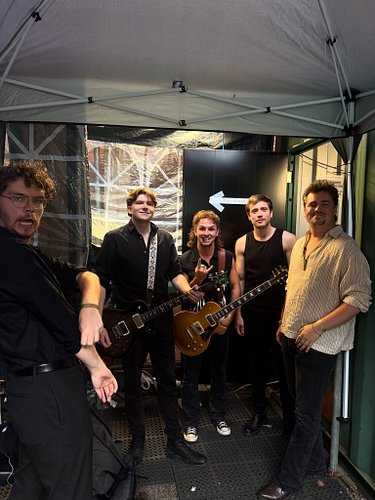 🎵I WAS DANCING IN THE RAIN🎵
Thank you so much, SOS! We had so much fun getting soggy with you 🤘