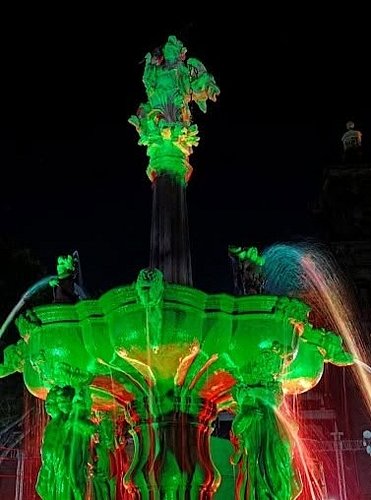 Preparándome para desearle mañana un feliz cumpleaños al mejor país del mundo.

México… te amo más de lo que las palabras pue...