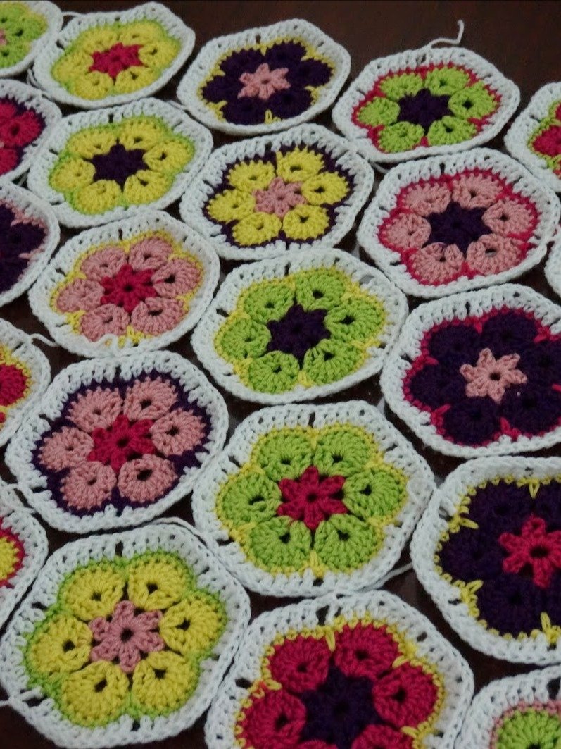 African flower crochet pattern product image (1)