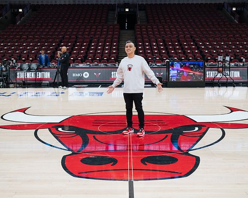 Game day!! Let’s go Bulls!!!!!…Always  honored to Dj for games!  #djflipside #nbadjs #bullsdjs

📸 @dearfloyd