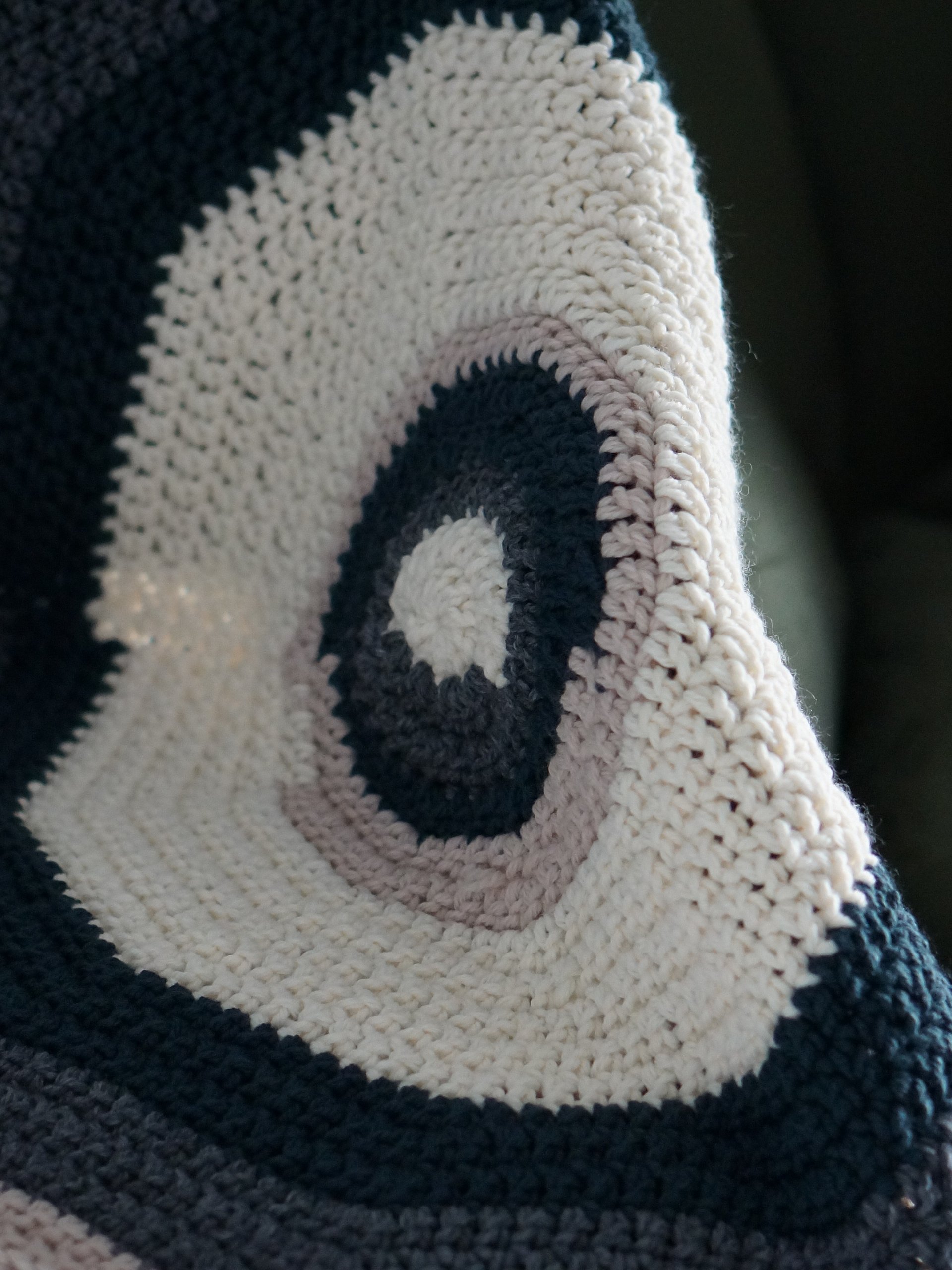 Chunky double crochet round blanket pdf pattern product image (3)