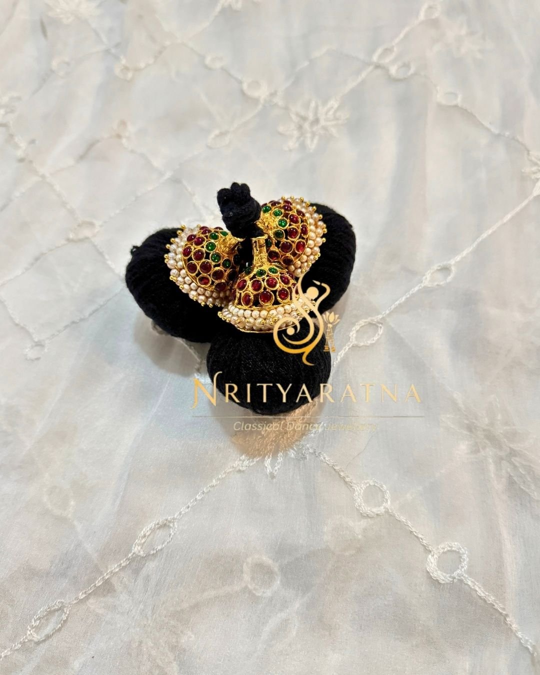 Red and Green Kemp stones - Hair Kucchu product image (1)