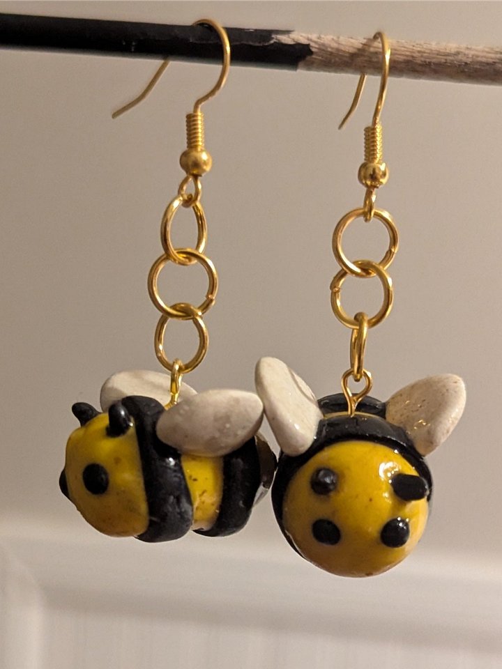 Handmade Bumblebee Earrings – Cute & Nature-Inspired! product image (1)