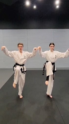Don’t you know I know Karate!? 🙄

How’d we do? 🫣

#taekwondotesting #femalemartialartist #martialarts #itftaekwondo #karate