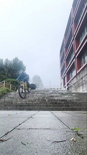 Downhill bike Urbano Santa Maria da feira portugal escadas #downhill #dowhillbike