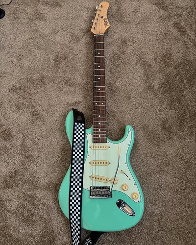 Check out the sick NEW 🎸guitar🎸 I got! Big shoutout to @tagimausa and @elcajonguitarsandmusic Swipe to the end to see how man...