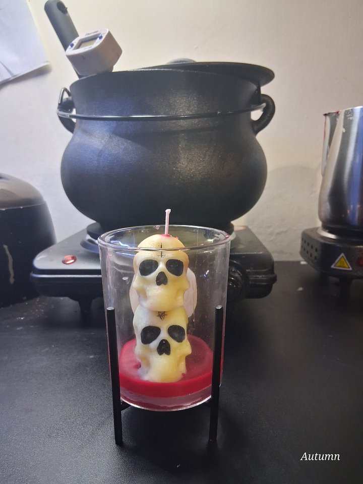 Stacked Skull Candle product image (1)