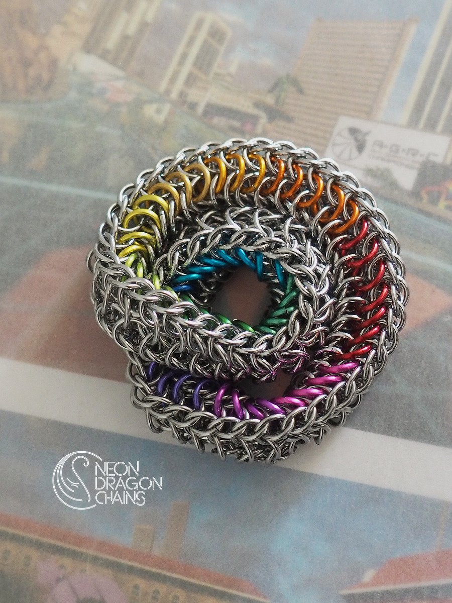 Mobius Fidget Toy / Rainbow Chrome product image (4)
