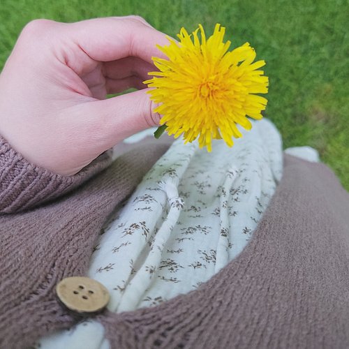 Dandelion season has arrived! (my favorite!) So many see dandelions as troublesome weeds, but I do not think they are trouble...