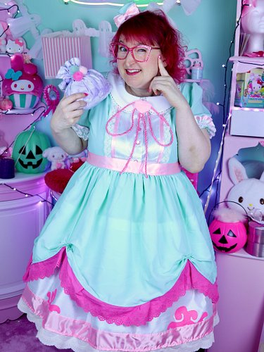 I finally finished the dress from the Spooky Celebration 2024 😅 #hkia #hellokittyislandadventure #spookycelebration