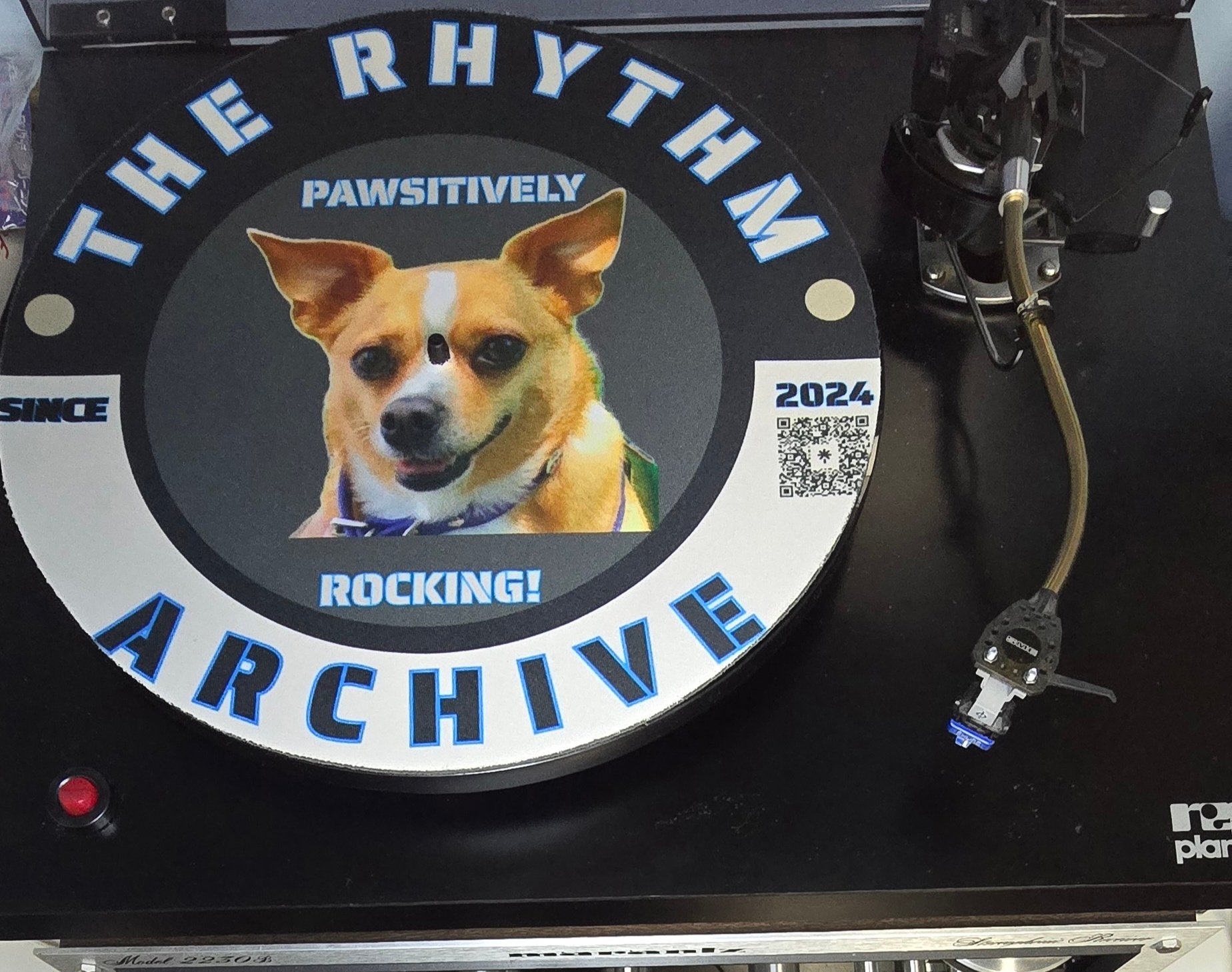 “Pawsitively Rocking” Chihuahua Slipmat – Rubber Vinyl Mat product image (2)