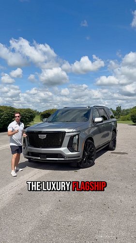 While a best seller, is the 2026 Cadillac Escalade truly better than the Lincoln Navigator??

#cadillac #cadillacescalade #ca...