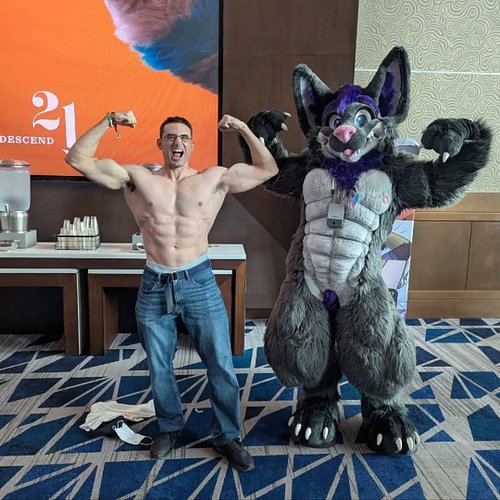 #megaplex photo dump! Featuring flex offs with @hugz_n._snugz and Deox, @furfilthy showing off his Thrash #mtg commander deck...