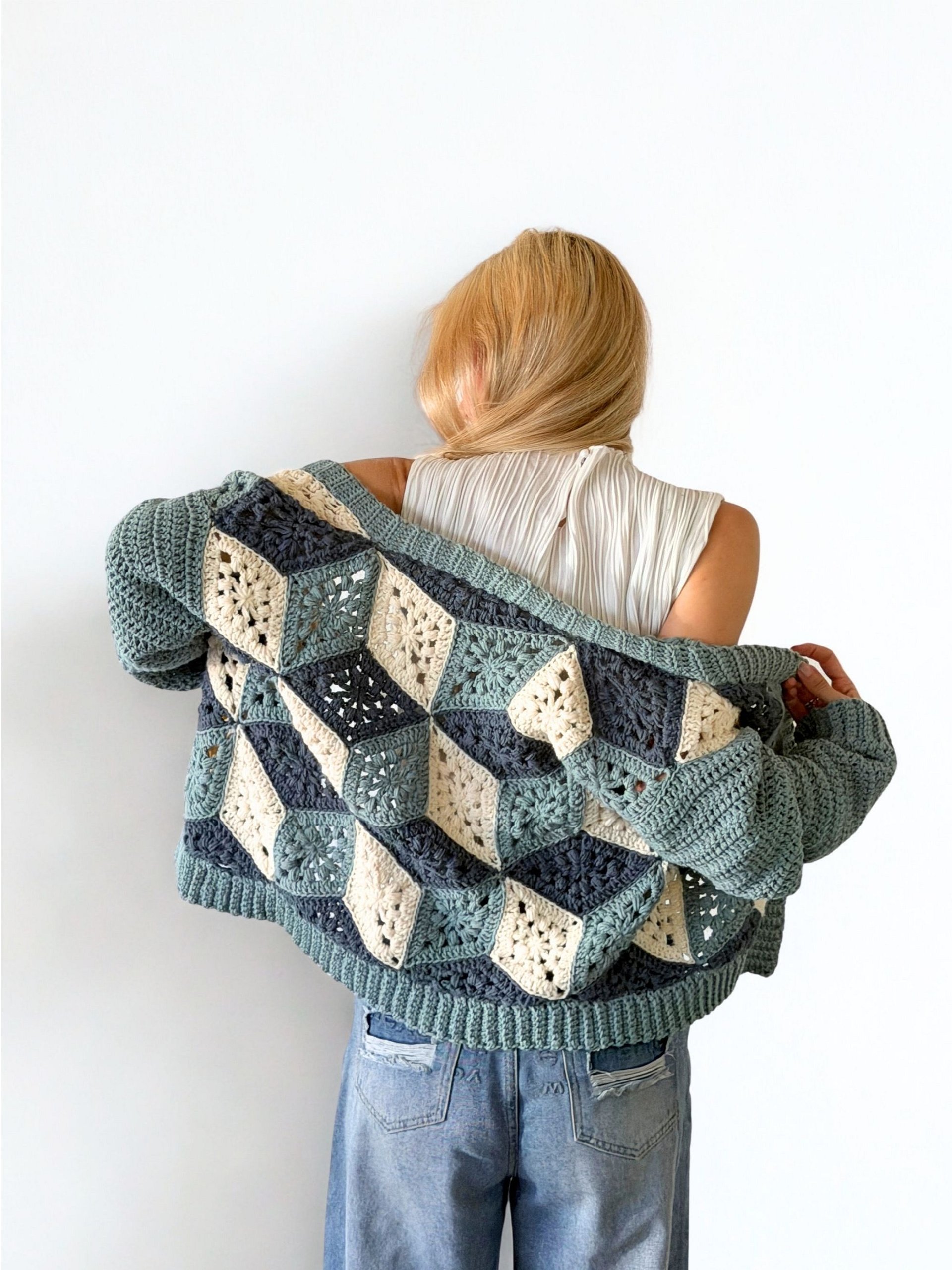 3D Cube Cardi product image (2)