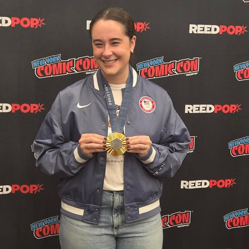 An absolute pleasure to talk w/ @usafencing Olympic Gold Medalist @jackiedubrovich at @newyorkcomiccon ! She's also a CERTIFI...