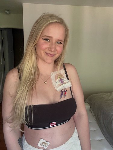 Photo dump of life lately. 💖 Been loving my Hanes bra that gives me support and can be worn multiple ways! It’s comfortable a...