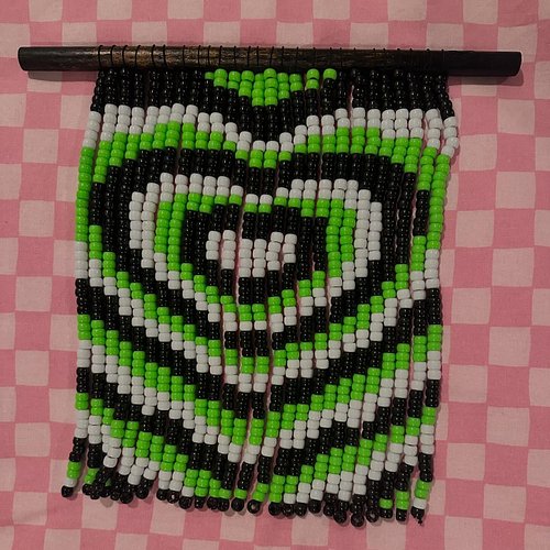 made a beaded curtain art piece :) 💚🖤
.
.
.
#kandi #beads #beadedcurtain #beadwork #ponybeads