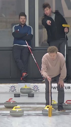 Joren Steens with a stunning raise to hit and roll for Shrimps 19 in the Beker van België 2026 Final! 🥌 

Great shot in a tou...