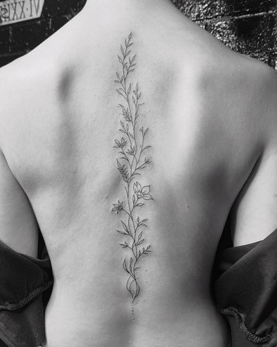 🌿Spine Tattoo #opelika #auburn #fineline #tattooartists #spinetattoosforwomen