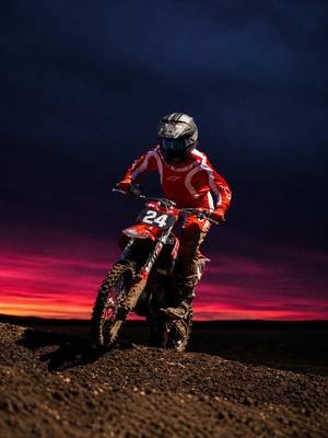 Better than yesterday. @KenzieFife.24  #girlswhoride #motocross #motogirl #practice #wmx 