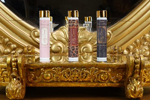 A reflection most worthy of admiration. 👑✨ Mirrored in gold and framed in grandeur 🪞⚜️

Power Puff. Royale Highness. Crème de...