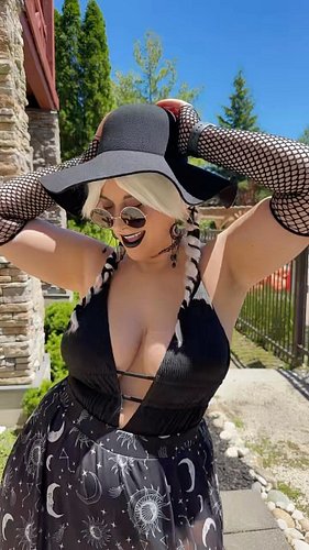 This is how I feel during every DBD match when I queue up with rando survivors 🤣

#sableward #cosplay #dbd #deadbydaylight #d...