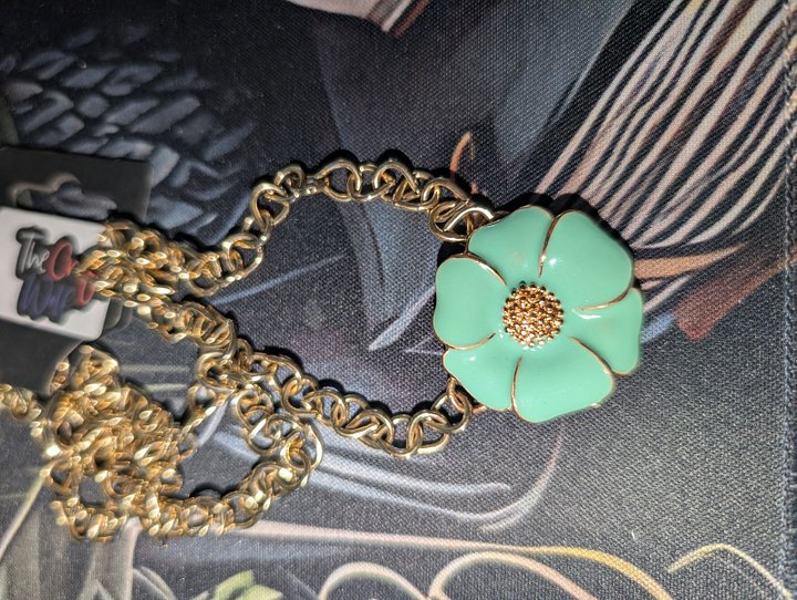 METAL FLOWER NECKLACES! product image (1)