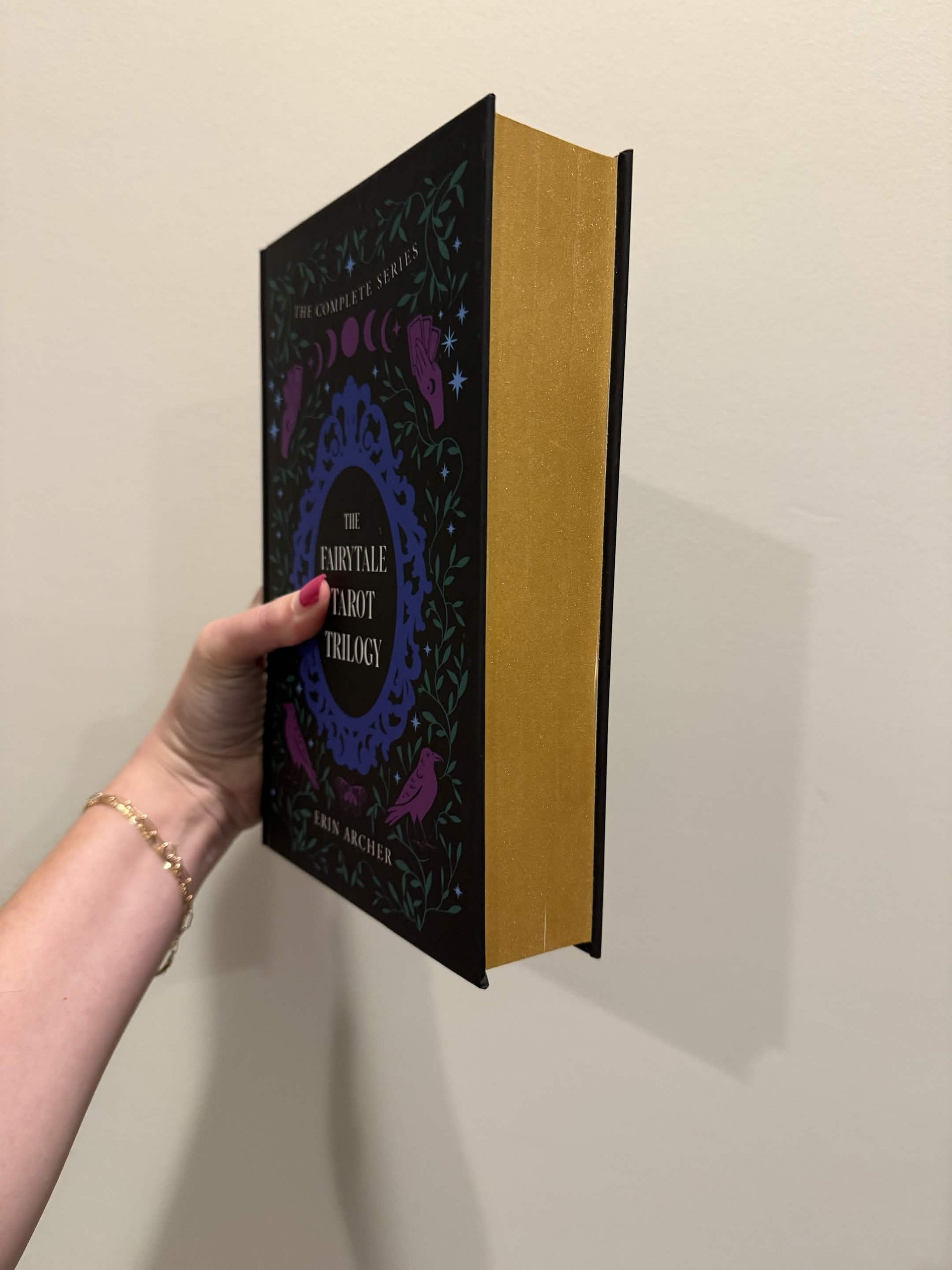 Fairytale Tarot Hardcover Omnibus-SPRAYED EDGE product image (3)