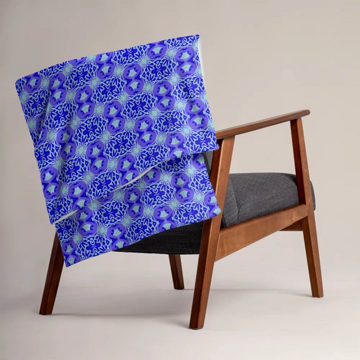 Elegant Blue & Purple Seamless Patterned Throw Blanket product image (2)