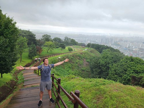 Hiking in the rain 🌧️ 

#seoultravel #hikingadventures #hikingtrail #s34ntravels