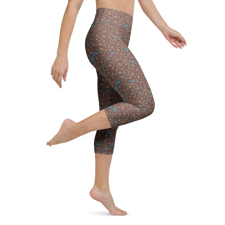 All-Over yoga capri leggings. Dragonfly and floral artistic activewear product image (1)