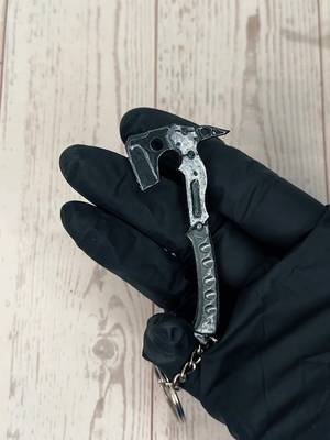 🪓 A little survival horror for your everyday carry. 🖤 Resident Evil fans, check out our miniature Leon Kennedy inspired hatchet! 🎮 🔥 65 mm of gaming goodness 🖤 3D printed with durable PETG 🎨 Hand painted metallic finish ✨ Sealed with UV resin 🔗 Stainless steel keychain hardware That metallic finish brings this miniature to life! Every piece is hand painted and finished with care by Studio Nightshade. Would you add this to your Resident Evil collection? 👀 🎮 Made by gamers, for gamers. #ResidentEvil #LeonKennedy #ResidentEvilFans #GamingTok #3DPrinting  