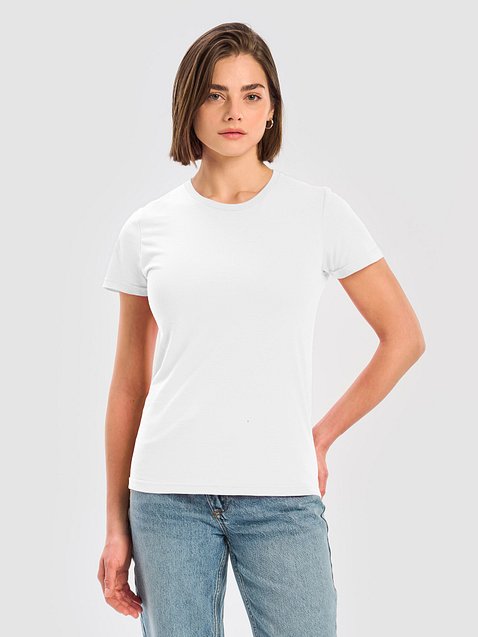 Photo showing Gildan Women's Basic Softstyle T-Shirt 