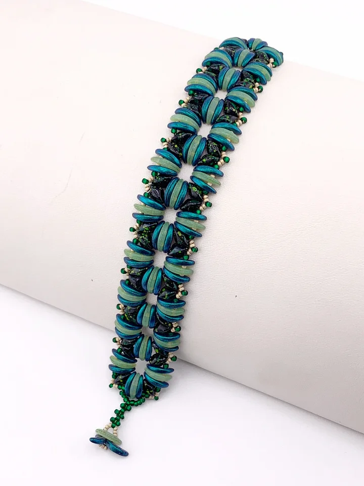 Operetta Beaded Bracelet - Green product image (1)