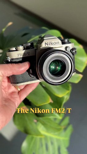 The Nikon FM2/T. That Titanium coating looks fantastic in the sun. This one is going to make its new owner very happy.
#japan...