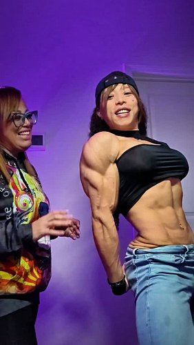 Mom reacts to my muscles 

Shreddedgains.com custom videos / coaching and more