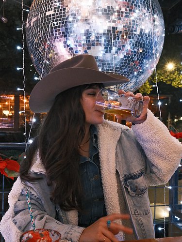 Date night w/ @gassy_mexican ((he proceeded to look after me at 3:30am in a very bad flare bless this man))
📍
Drinks @ @gibso...