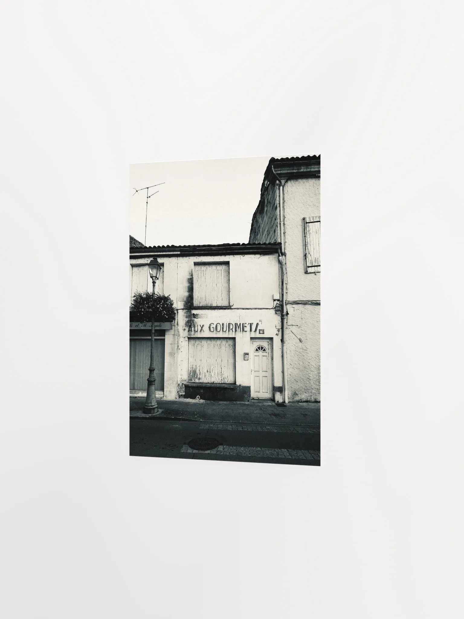 Aux Gourmets Vintage house black and white product image (12)