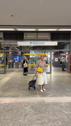 POLAND - CLEAN SAFE METRO STATION, 
NO IMMGRANTS= LOW CRIME